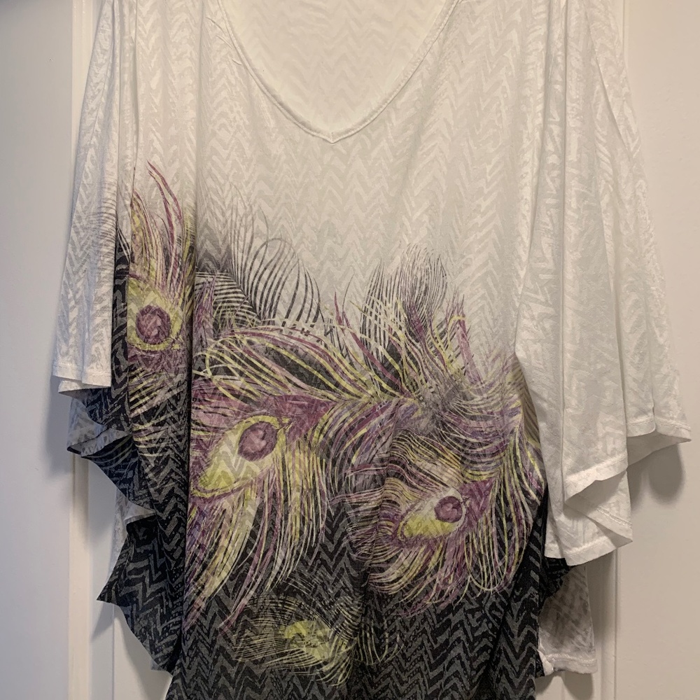 Halo flowy, white top with colorful design